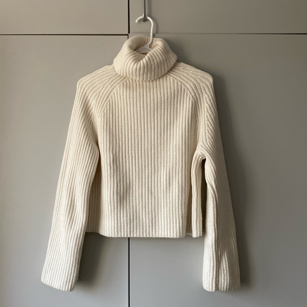 H&M off white  turtleneck sweater size us XS